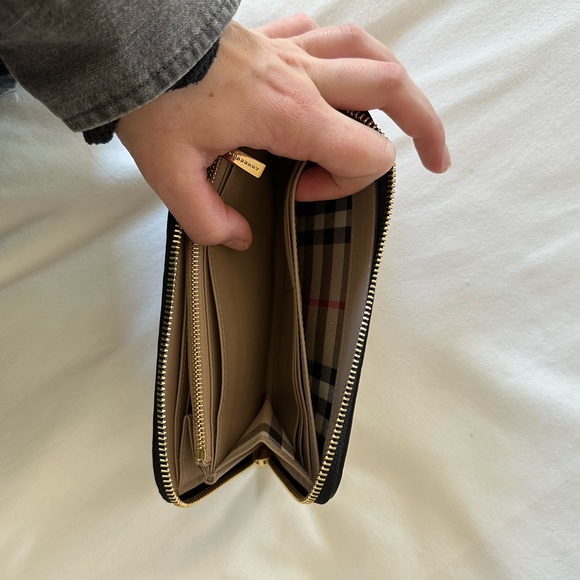 Burberry Wallet - Picture 7 of 8